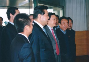 贾庆林在古城